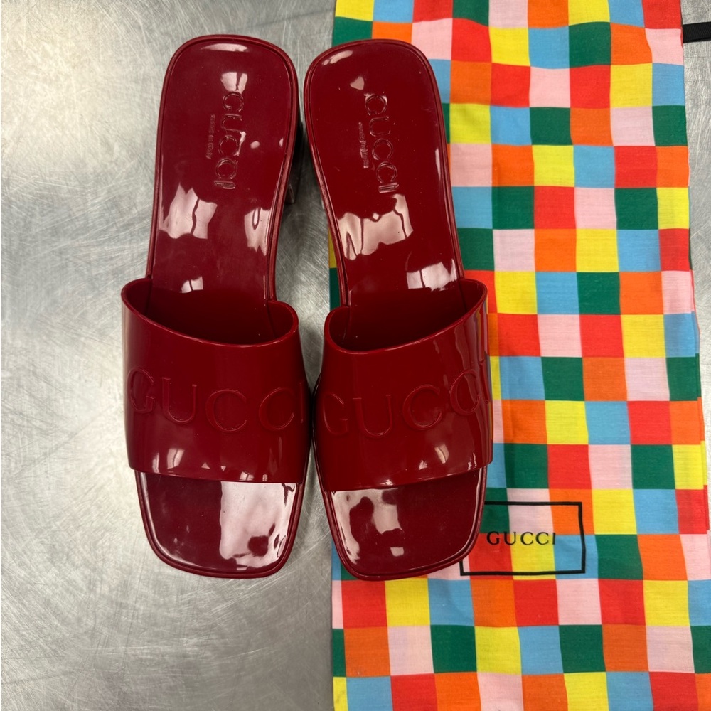 Gucci sandals size 41/10.5
barely worn